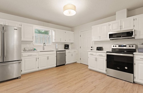 Brunswick Casa | Tranquil Tides Retreat | 3 Bed, 2 Bath Pet-Friendly