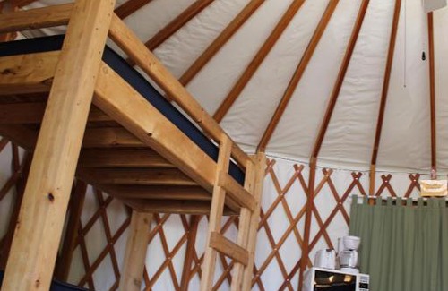 Sturgeon Bay Complejo | Tranquil Timbers Yurt 3