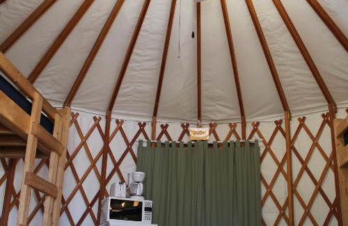 Sturgeon Bay Complejo | Tranquil Timbers Yurt 3