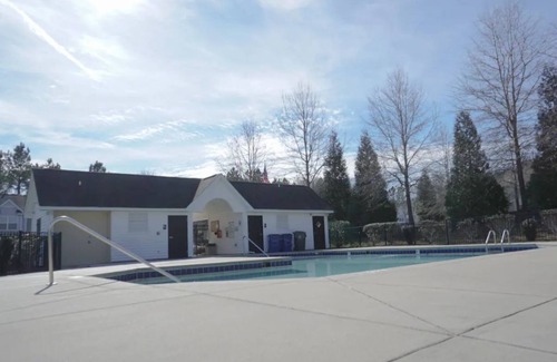Northeast Raleigh Casa | Tranquil Townhome - Convenient NE Raleigh location