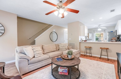 Auburn Casa | Tranquil townhome near campus with seasonal pool access & private patio