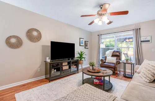 Auburn Casa | Tranquil Townhome