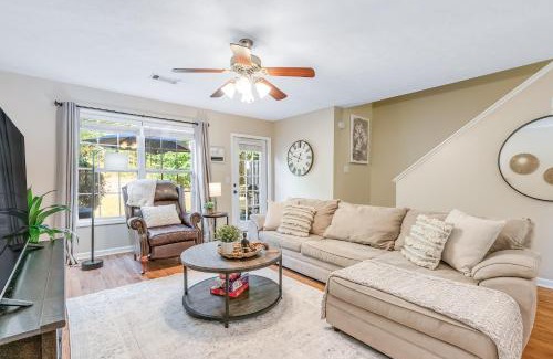 Auburn Casa | Tranquil Townhome