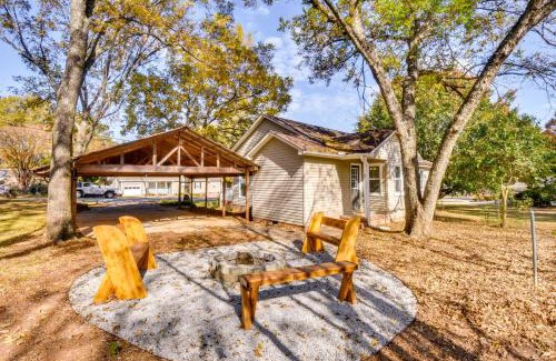 Travelers Rest Casa | Tranquil Travelers Rest Home with Fire Pit!