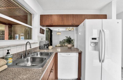 Tamiami Casa | Trópicos Tranquilos: Retiro con 3 Habitaciones y 2 Baños, Piscina Privada