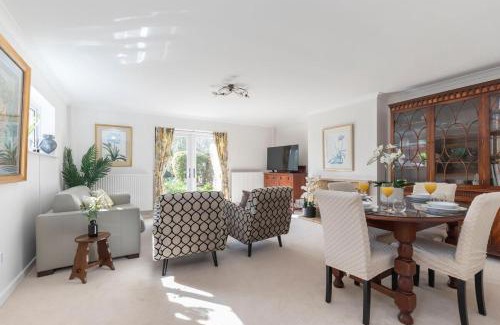 Cheltenham Casa | Tranquil Two Bedroom Home on Leckhampton Hill