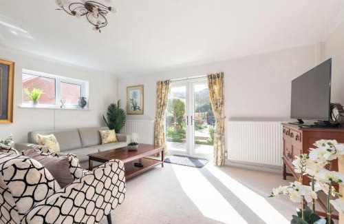 Cheltenham Casa | Tranquil Two Bedroom Home on Leckhampton Hill