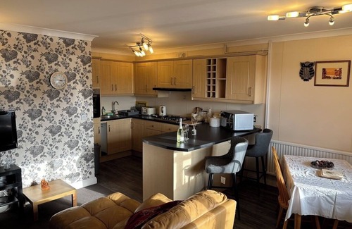 Llanon Cabaña | Tranquil Tyr Wennol Cottage, Llanrhystud