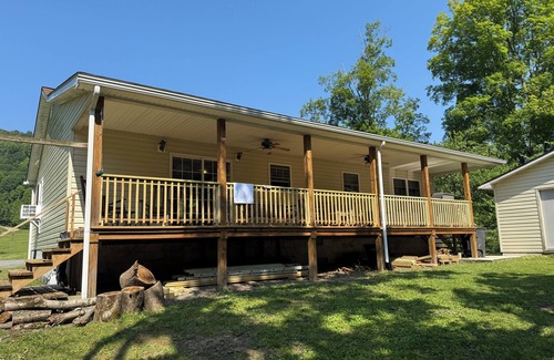 Rowlesburg Casa | Tranquil updated 2-bedroom home on Cheat River in Rowlesburg, WV