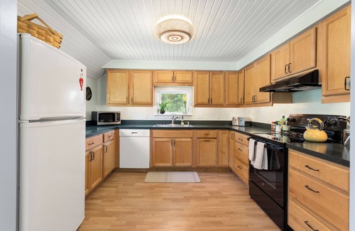 Mount Desert Cabaña | Tranquil View Cottage & Cabin, Pet Friendly with Wifi