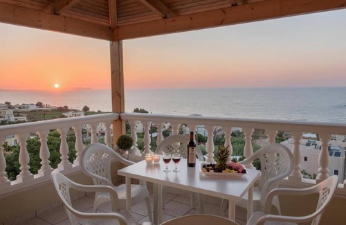 Sfakaki Villa | Tranquil Villa overlooking the Cretan sea