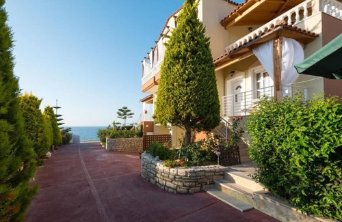 Sfakaki Villa | Tranquil Villa overlooking the Cretan sea