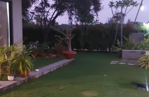 Noorpur Villa | Tranquil villa with AC in Kriparampur / Diamond harbor road - 3 bedrooms