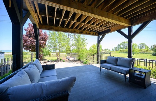 Hamilton Casa | Tranquil Waterfront Beach House