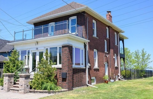 Hamilton Casa | Tranquil Waterfront Beach House