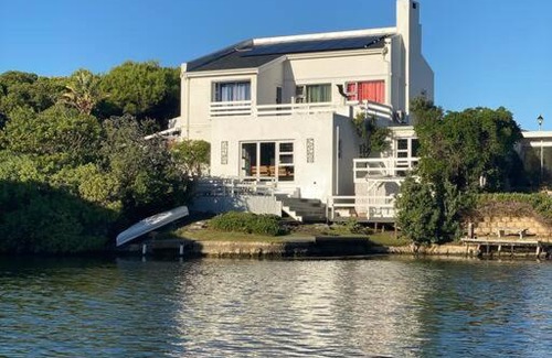 Marina da Gama Casa | Tranquil Waterfront Hideaway with Stunning Views