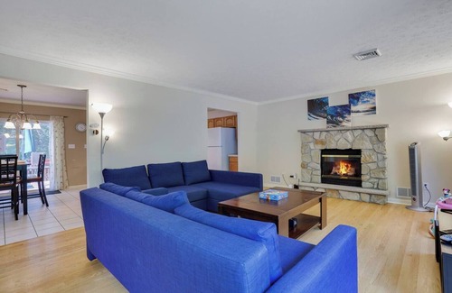 Pocono Summit Casa | Tranquil Waters – Kayaks Firepit Lakefront