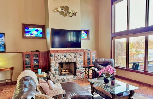 Smyrna Casa | Tranquil Waters on Blue Lake - Barrel Sauna, Hot Tub, Sleeps 12, Fire Pit