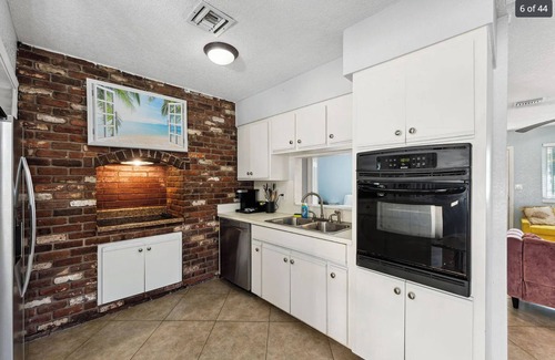 Melaleuca Gardens Casa | Tranquil Waters w. Heated Private Pool in Central Dania Beach