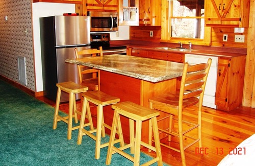 Unicoi Casa | TRANQUIL WILDWOOD HIDEAWAY SECLUDED HOLLOW, 10 MILES FROM EVERYTHING! SLEEPS 4.