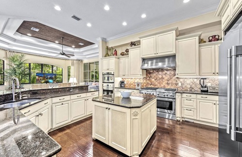 Saint Armands Key Casa | Tranquility | 4000 Sqft of Luxury - Private Pool/Spa, Walk Everywhere!