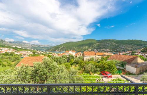 Mokosica Apartamento | Tranquility and Nature in 4 Bedroom with Sea View