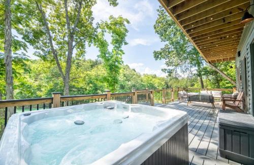Sevierville Casa | Tranquility Awaits By Avada Properties