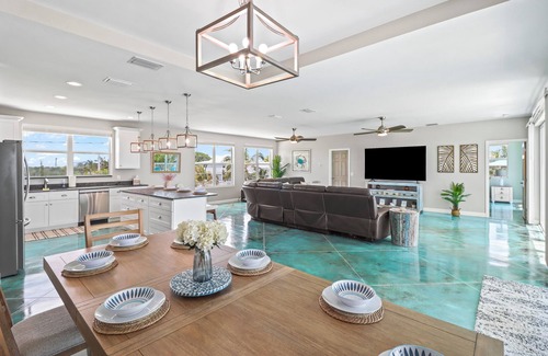 Little Torch Key Casa | Tranquility Bayview House-Ocean Front with boat basin and boat ramp