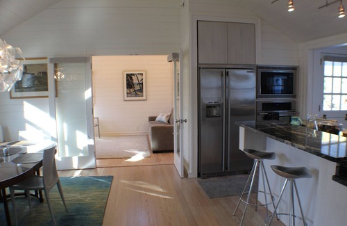 Shelter Island Casa | Base de tranquilidad; Arquitecto renovado, moderno de mediados de siglo con piscina climatizada