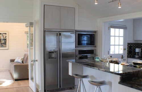 Shelter Island Casa | Base de tranquilidad; Arquitecto renovado, moderno de mediados de siglo con piscina climatizada