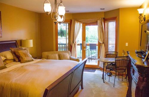 Tuwanek Hotel | Tranquility Bay Waterfront Inn