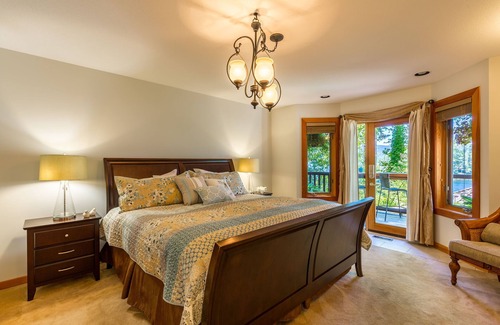Tuwanek Casa | Tranquility Bay Waterfront Inn