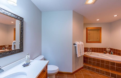Tuwanek Casa | Tranquility Bay Waterfront Inn