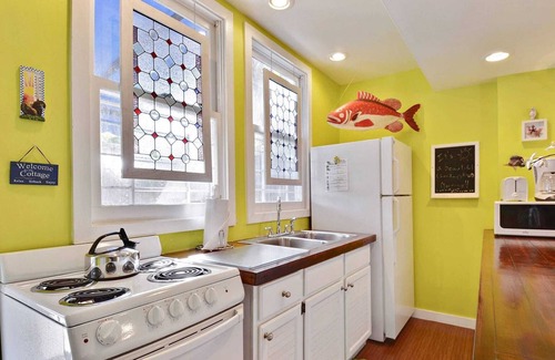Key West Historic District Cabaña | Tranquility by Avantstay Close to Duval St w/ BBQ & Shared Pool