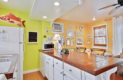 Key West Historic District Cabaña | Tranquility by Avantstay Close to Duval St w/ BBQ & Shared Pool