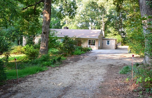 Fredericksburg Casa | Tranquility, Civil war park walk, seasonal pool, and sauna