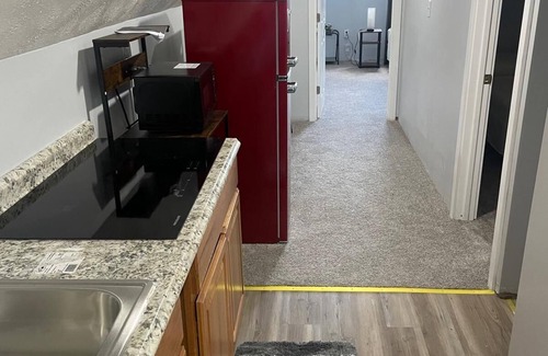 Garfield Heights Apartamento | Tranquility Haven 2-bedroom apartment in Garfield Heights with AC #17A