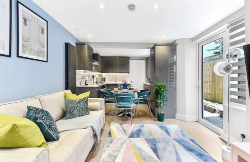 Upper Edmonton Apartamento | Tranquility in Bloom: Refreshing 2BR Apartment