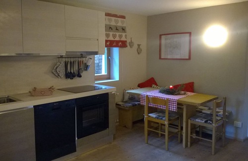 San Giovanni di Fassa Apartamento | Tranquilidad, naturaleza, sol y unas maravillosas vistas a los chalets maravillosos en los Dolomitas