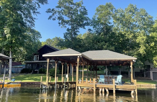 Norwood Casa | Tranquility on Lake Tillery , whole house with large dock & paddle boards!