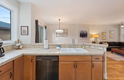 Southern Crossing Apartamento | Tranquility On The Bluffs 3 Bedroom Townhouse by RedAwning