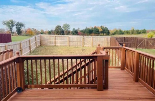 Vine Grove Casa | Tranquility @ Twin Lakes ~ Minutes to Knox! 3 Bedroom/2 Bath, 3 TVs
