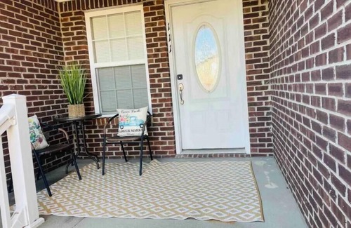 Vine Grove Casa | Tranquility @ Twin Lakes ~ Minutes to Knox! 3 Bedroom/2 Bath, 3 TVs