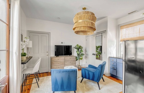 Cannonborough Elliotborough Casa | Tranquility with Garden & Heated Pool near King Street