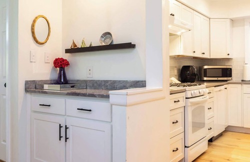 Northeast Virginia Beach Casa | Tranquility with Hot Tub! 5 min walk to beach