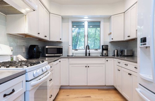 Northeast Virginia Beach Casa | Tranquility with Hot Tub! 5 min walk to beach