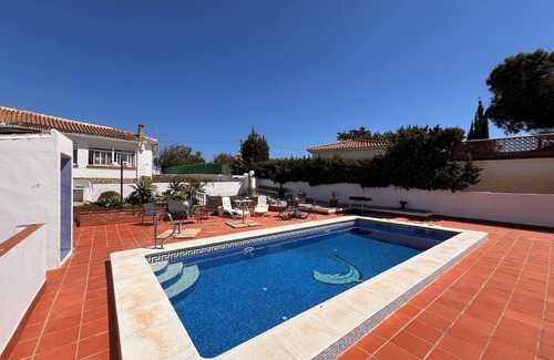 Torrox Costa Chalet De Esquí | Tranquilo y espacioso Chalet en Torrox Costa