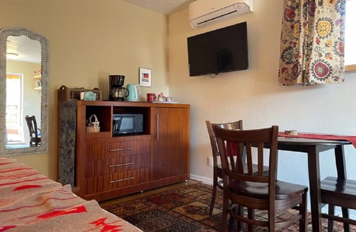 Rio Grande Blvd Apartamento | Tranquilo Guest Suite in the North Valley, close to I-40 and Old Town