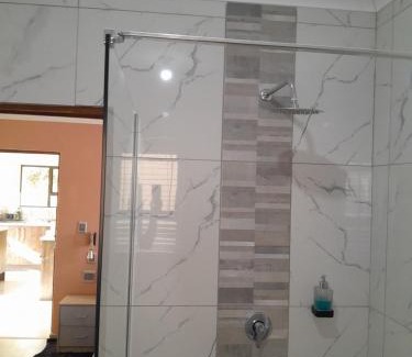 Kempton Park Apartamento | Transit Haven - 2 Bed Retreat