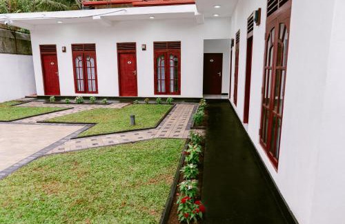Andiambalama Hotel | Transit Heaven - 10 Minutes to Airport